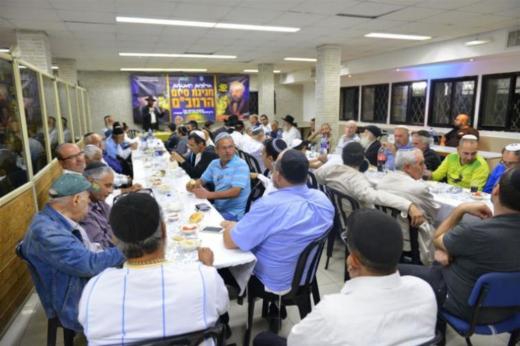 מטה משיח נתניה • "מעמד סיום הרמב"ם" ברוב פאר והדר
